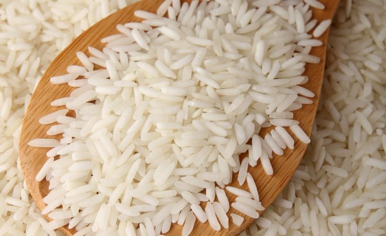 Attention Danger: Le riz en plastique se trouve dans nos assiettes !