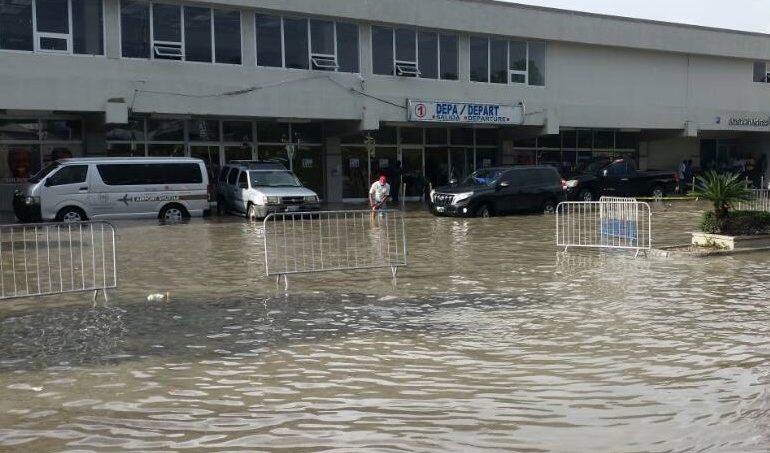 Flash: l’aéroport Toussaint  Louverture est inondé