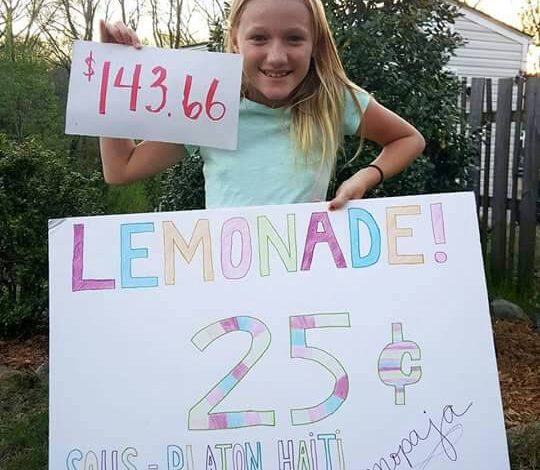 Une fille de 11 ans vend de la limonade pour aider Haïti