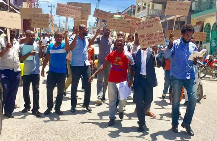 Quand les jeunes de Jacmel marchent pour la réouverture de la Bibliothèque Municipale