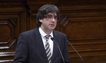 Le parlement catalan signe l’indépendance de la Catalogne, mais suspend sa mise en oeuvre