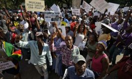 Fin du régime de Mugabe, des milliers de personnes ont célébré dans les rues