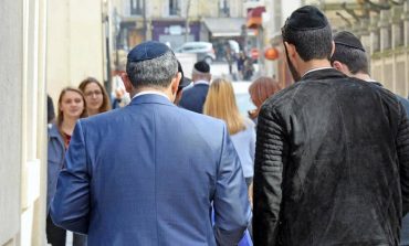 Face à l' antisémitisme, des familles juives contraintes à déménager