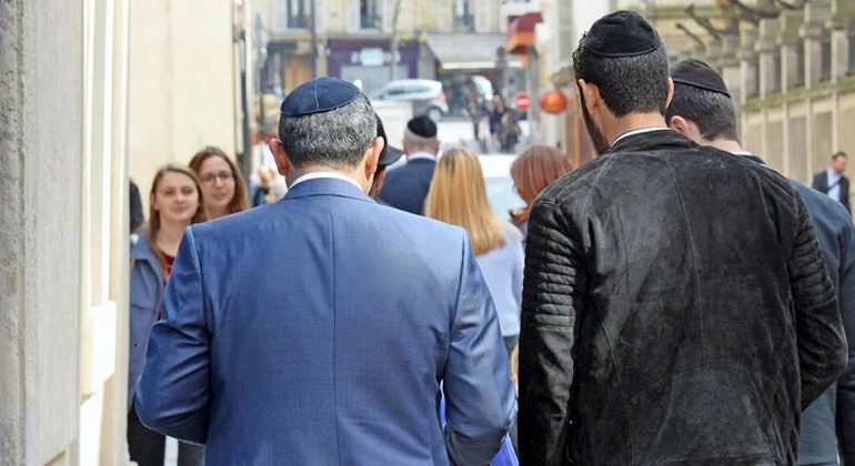 Face à l’ antisémitisme, des familles juives contraintes à déménager