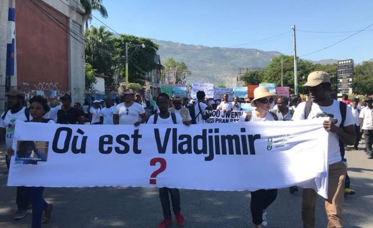 Où est  Vladimir Legagneur ? Des citoyens ont gagné les rues de Port-au-Prince pour demander des comptes.