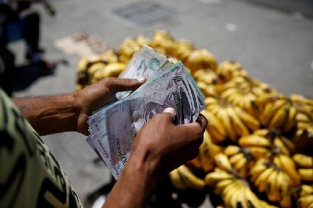 Le FMI prévoit une inflation de 1 000 000% au Venezuela et des conséquences sur ses voisins