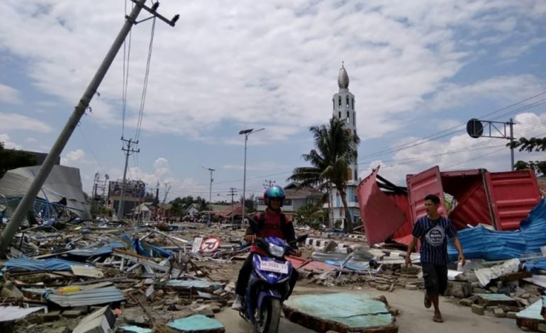 832 morts après le séisme suivi de tsunami en Indonésie, un bilan qui s’alourdit encore et encore