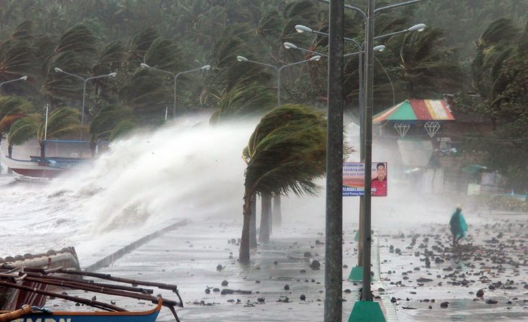 Le typhon Mangkhut, une grande menace pour les Philippines