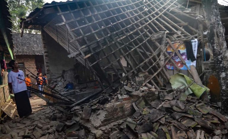 L’Indonésie frappée par un puissant séisme et menacée d’un tsunami