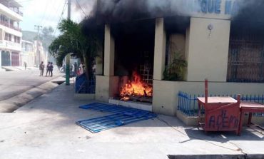 Vives tensions à Saint-Marc, les deux succursales de la  BNC sont en feu