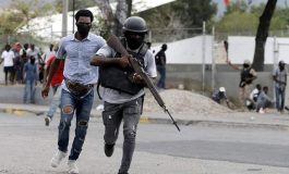 « Situation de guerre » dit le Gouvernement, des policiers ont attaqué le QG de l’Armée