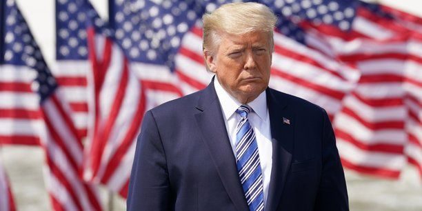 Donald Trump signe un décret prolongeant la suspension des visas jusqu’à la fin de l’année