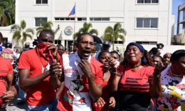 Manifestation des haïtiens devant l'ambassade d’Haïti en République Dominicaine