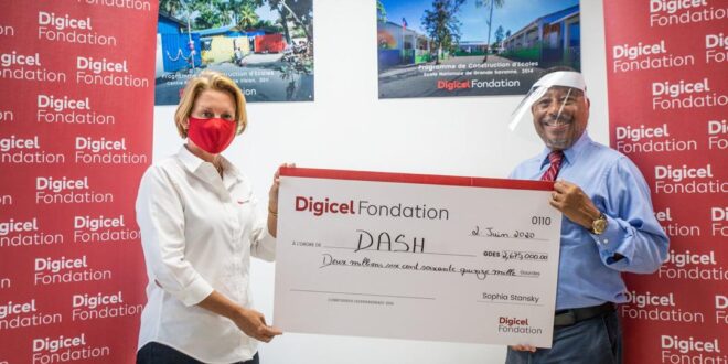 Digicel fait un don de 2,675,000 gourdes à l’hôpital DASH pour faire face à la crise sanitaire