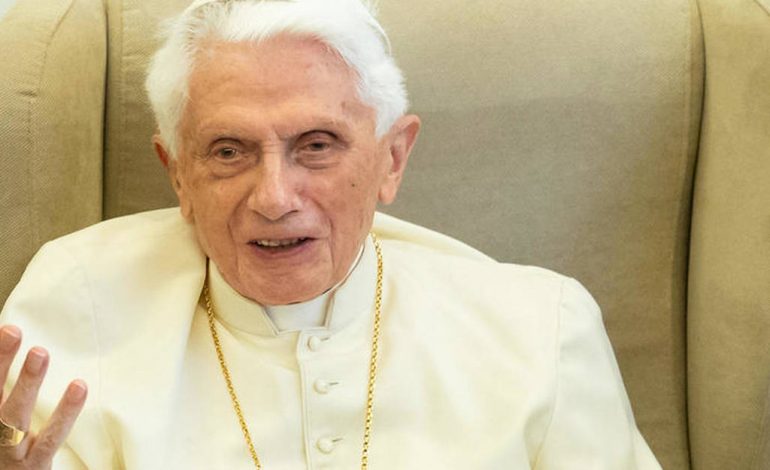 L’ex-Pape Benoît XVI frappé par une maladie