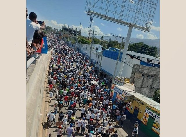 Des milliers d’haïtiens ont marché contre la dictature
