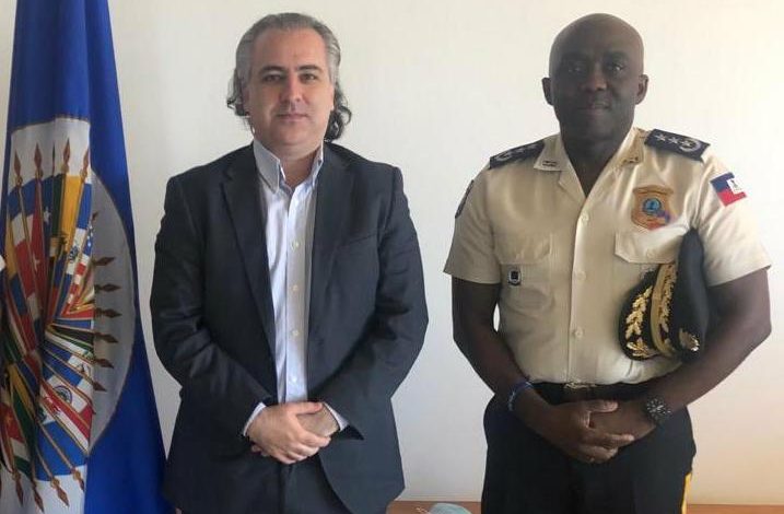 Rencontre entre Léon Charles et le représentant de l’OEA en Haïti, Cristobal Dupouy