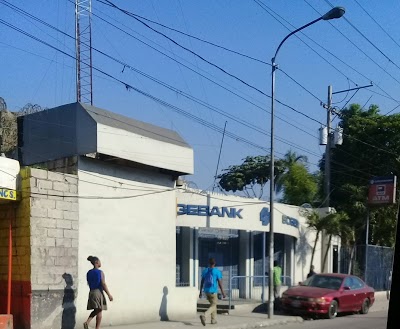 Une succursale de la Sogebank vandalisée à Martissan