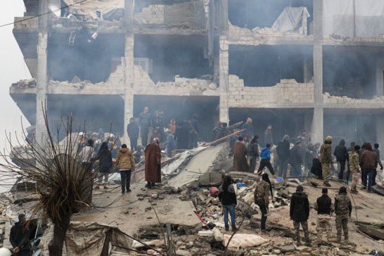 Séisme en Turquie et en Syrie : plus de 2 300 morts