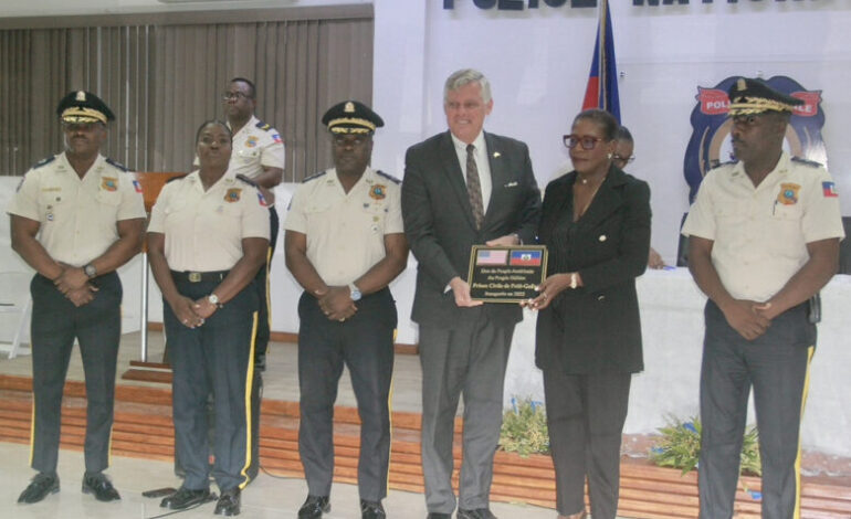 Remise des clefs d’une prison moderne à la PNH ainsi qu’un lot de véhicules