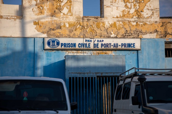 Environ 4700 détenus en cavale après l’assaut des gangs contre les prisons 