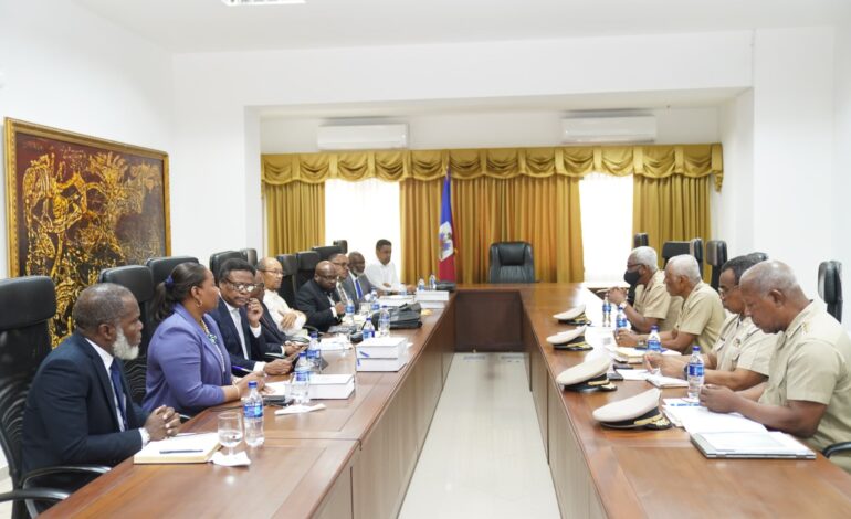 Le Conseil présidentiel rencontre le haut commandement de la PNH et le haut état-major des FAD’H