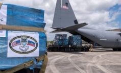 Un avion militaire américain livre des médicaments et des fournitures médicales à l'aéroport Toussaint Louverture